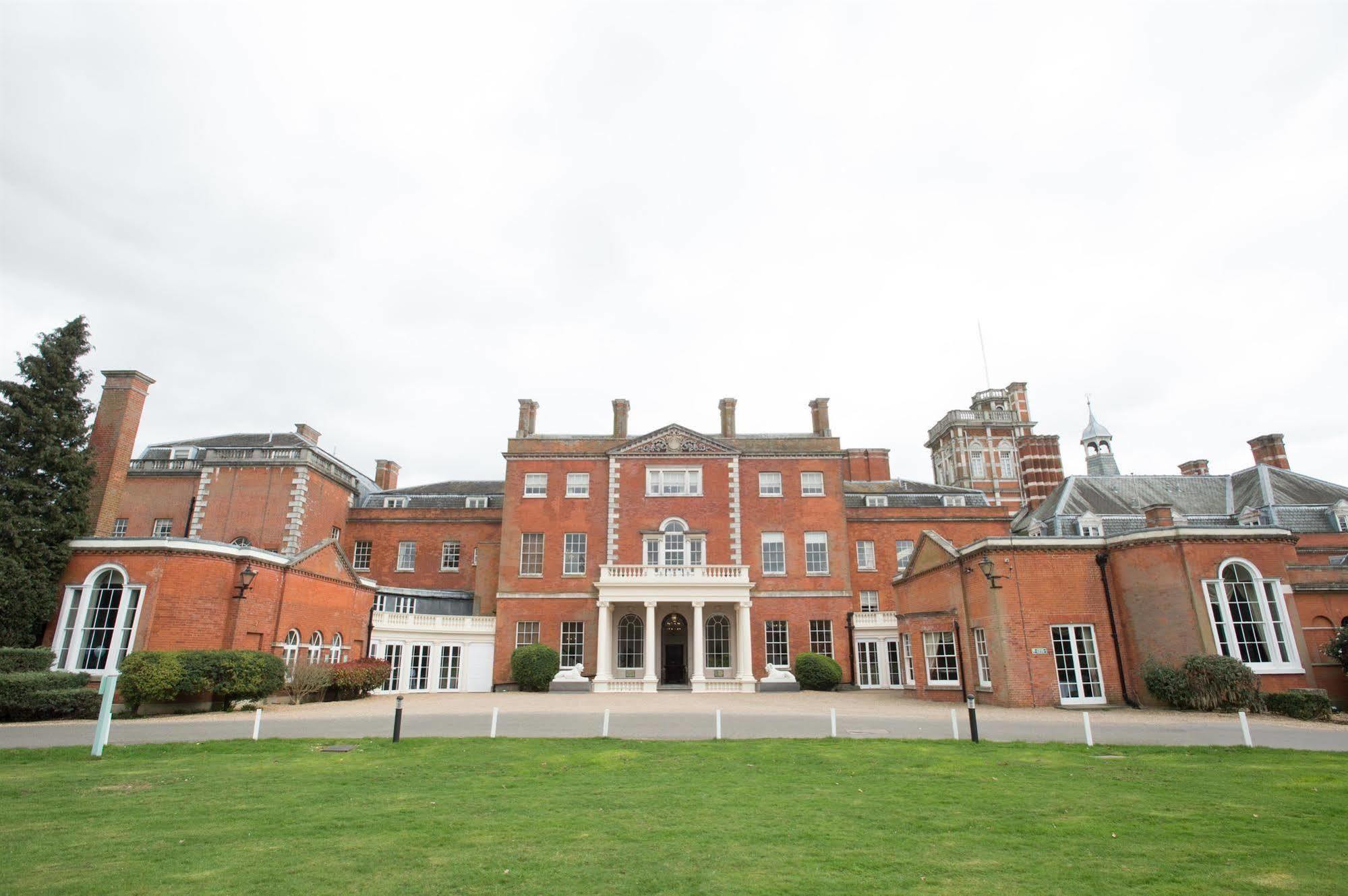 Theobalds Estate Hotel Waltham Cross Exterior photo